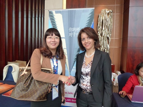 港豐集團創(chuàng)辦人 魏曉嶸Wendy Wei在2012中國離岸金融峰會上做現(xiàn)場主題演講